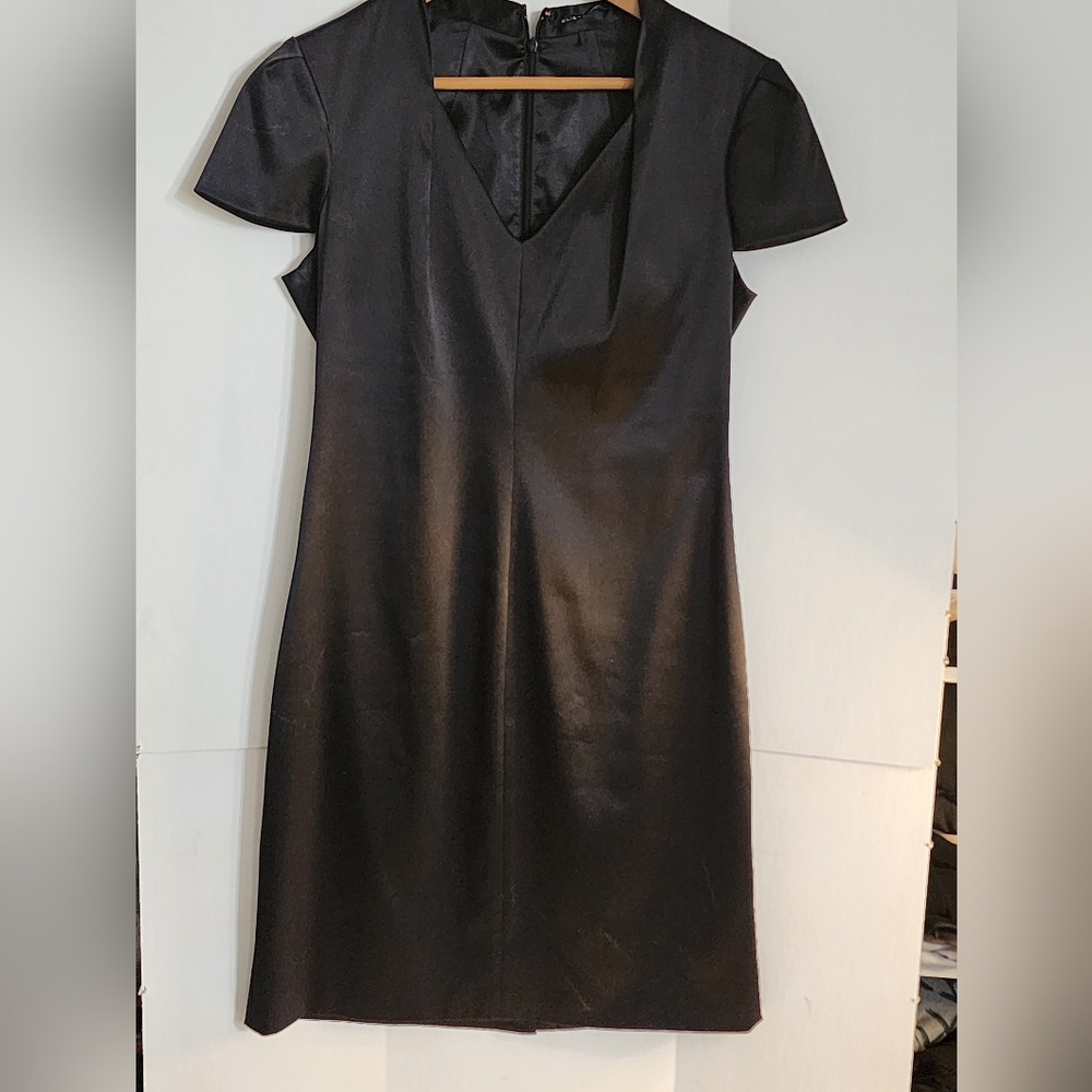Elie Tahari Elegant Black Dress